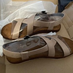 Women’s Leather Wayfarer Chaco Sandals, 10, tan